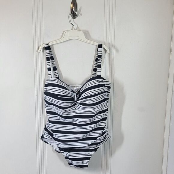 Plus Size Catalina Black & White One Piece Swimsuit - Picture 2 of 11